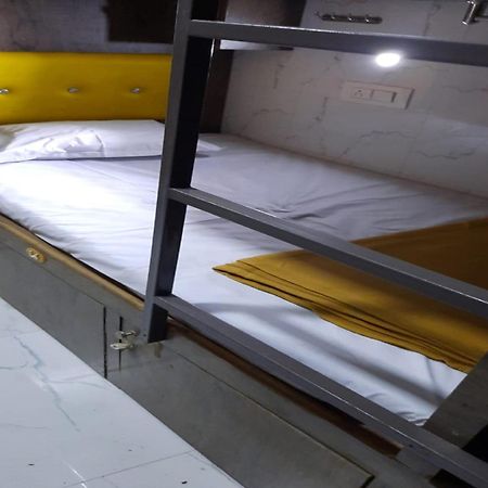 Neenava Dormitory Asalpha Mumbai Bagian luar foto